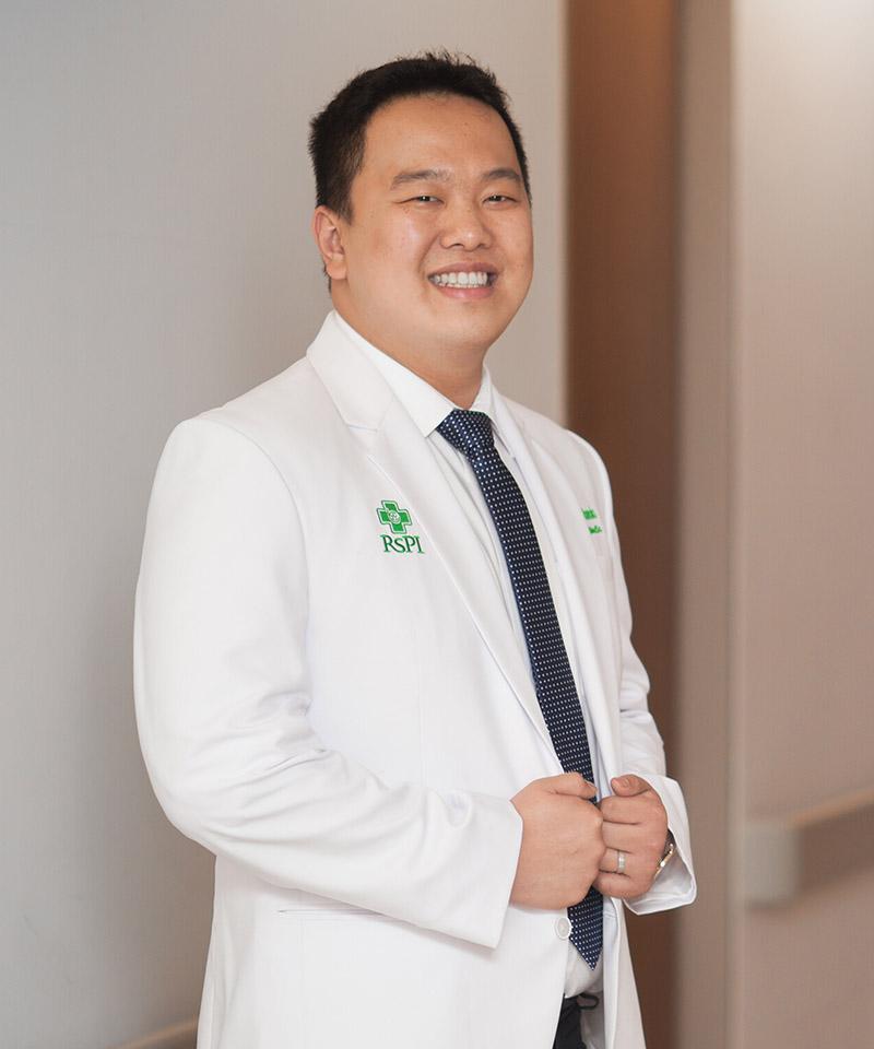 dr. Harvey Romolo, Sp. B.T.K.V, Subsp. V.E. (K) BMedSc